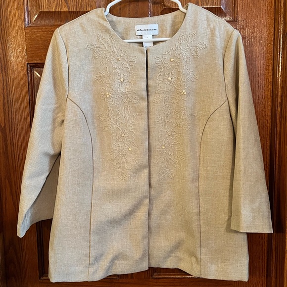 Alfred Dunner Size 18 Light Tan Embroidered & Beaded Jacket W/Pockets - Picture 1 of 4